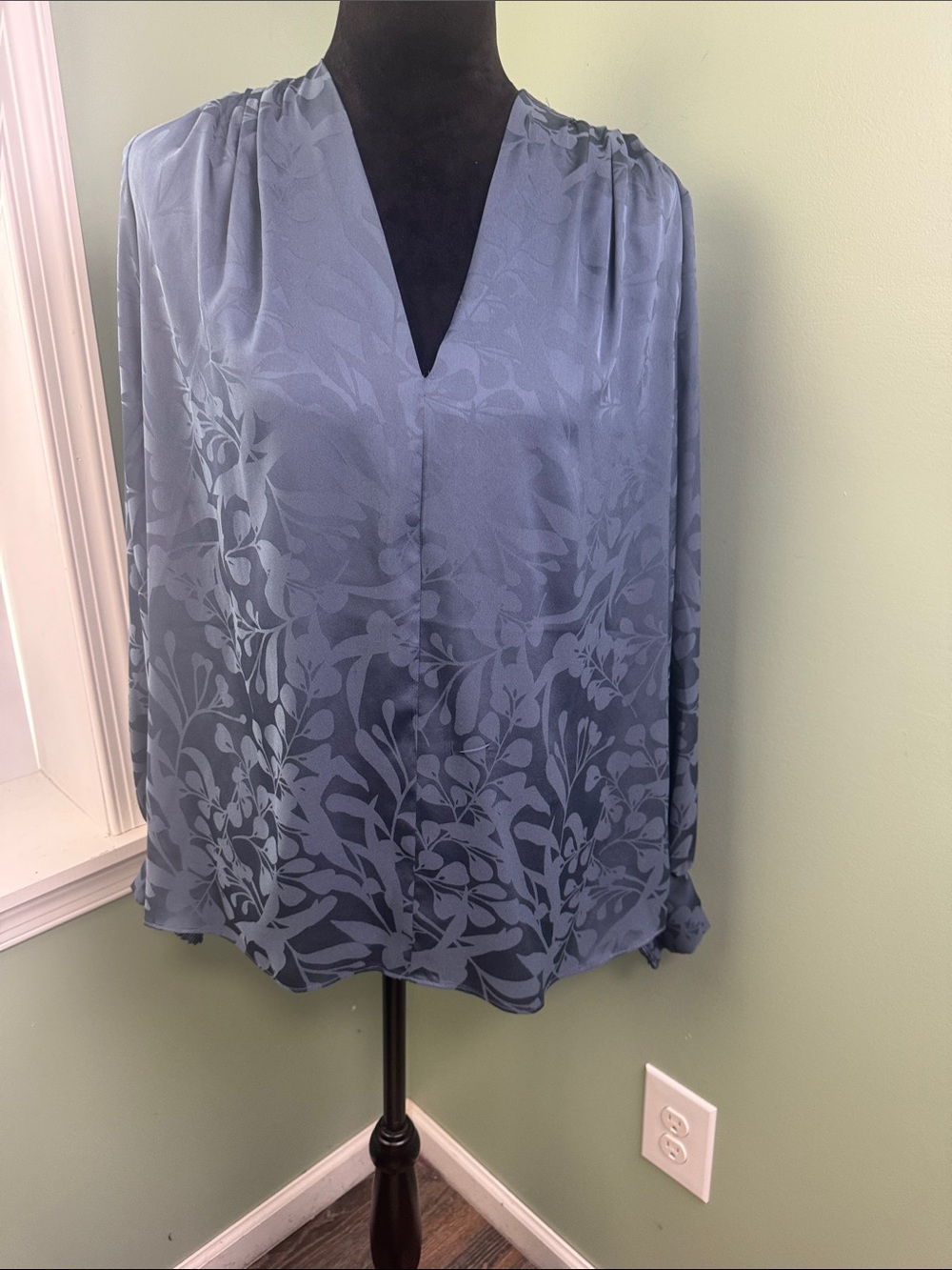 White House Black Market Slate Blue Floral V-Neck Blouse large